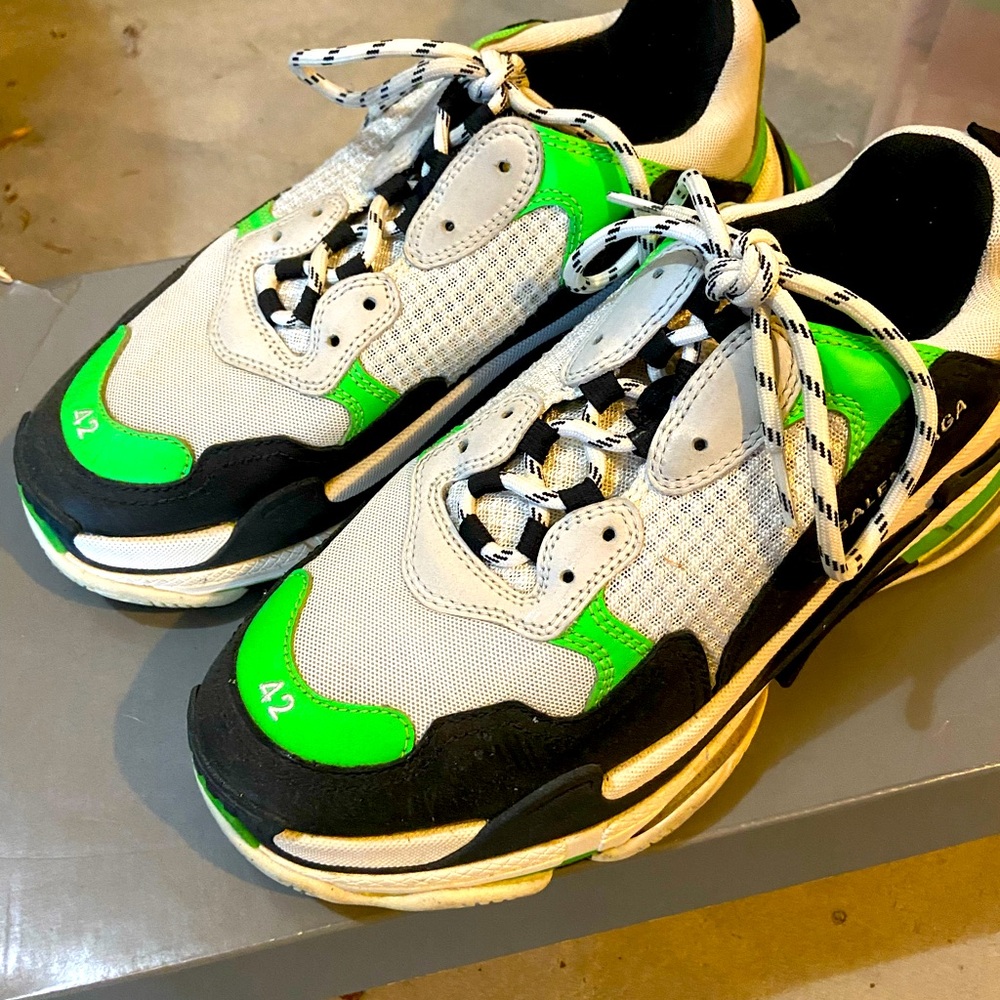 Like New: Balenciaga Mens Triple S Sneaker